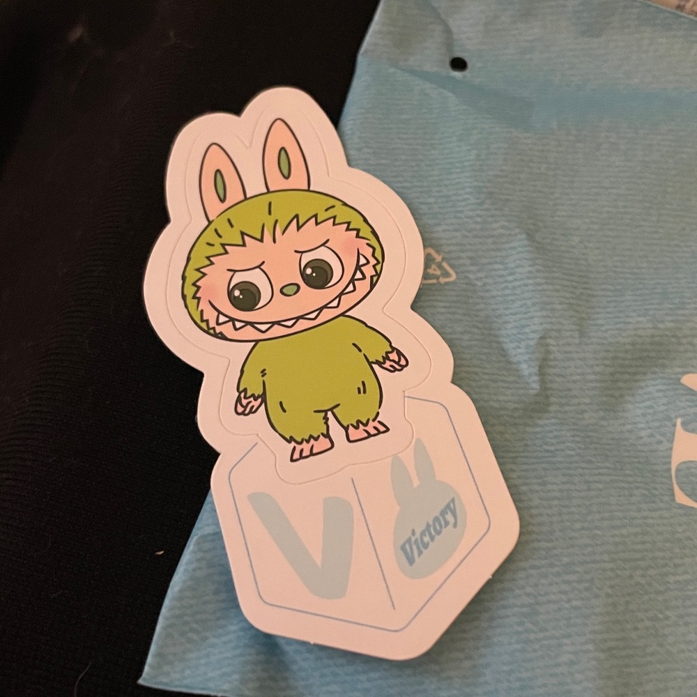 SALE-Pop Mart Pin For Love Labubu- Confirmed V - Picture 4 of 7